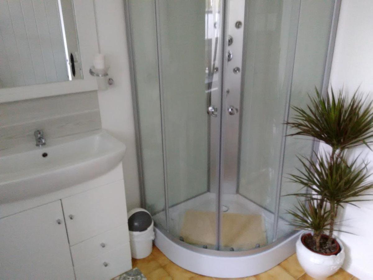Four Chimneys Apartment Treffrin Ngoại thất bức ảnh